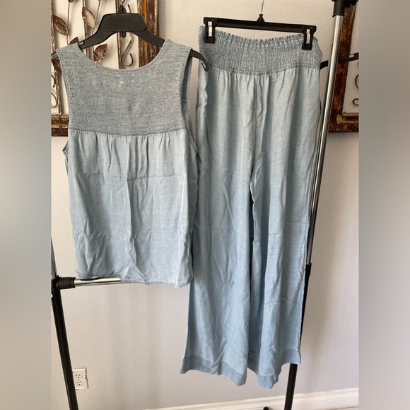 Set - Picture 2 of 4